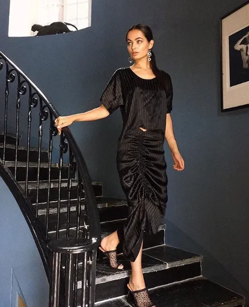 Black Blinds Ann Top