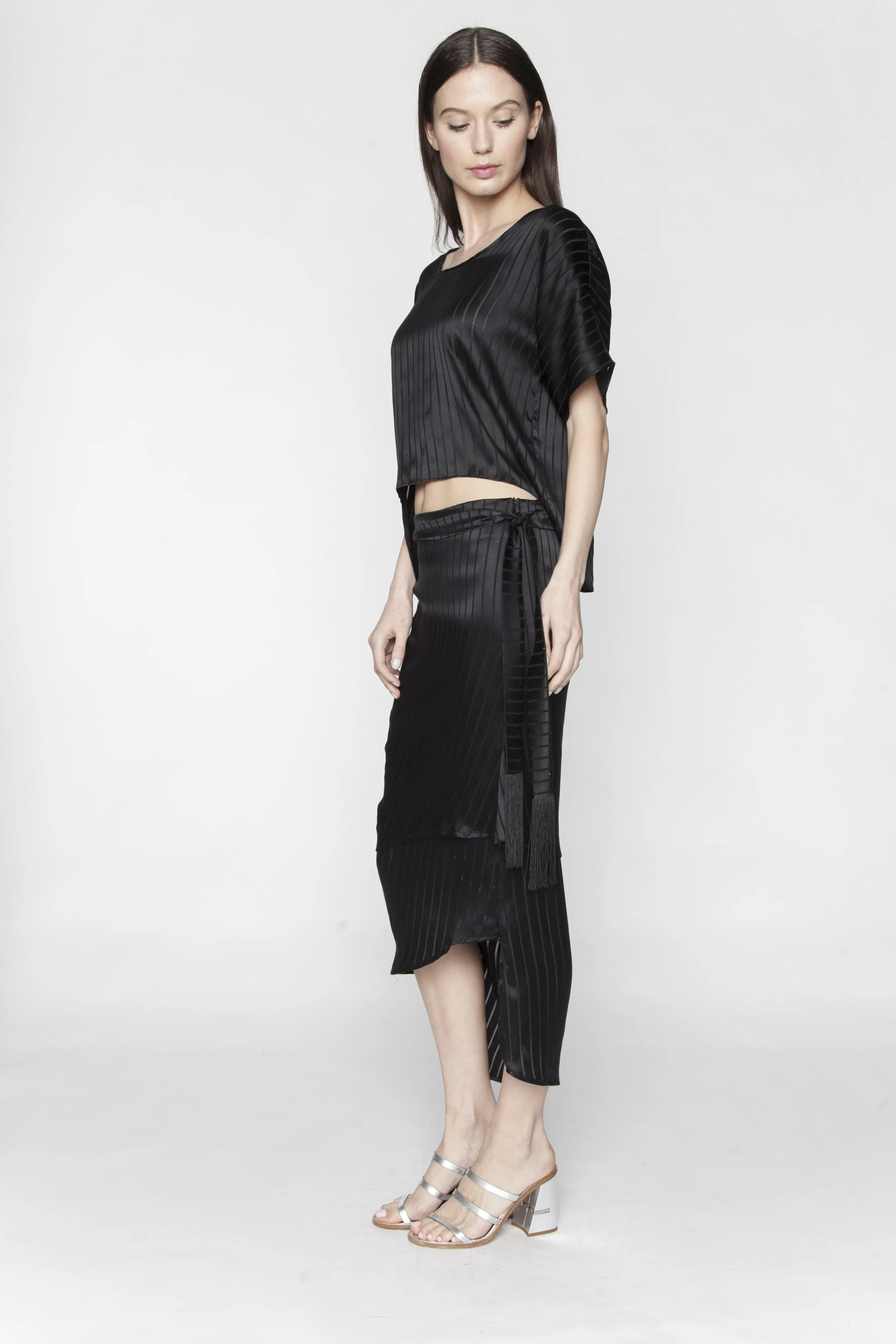 Black Blinds Ann Top