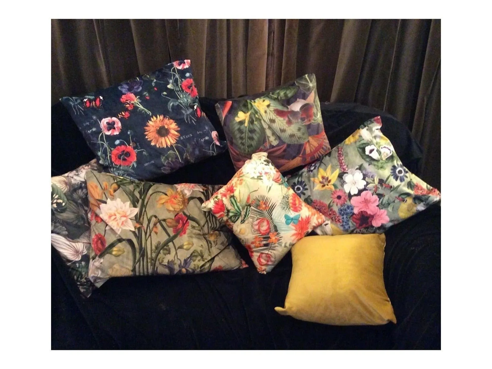 VICTORIAN FLORAL  Pattern Upholstery / Furnishing  velvet - 140  cms - 330 gsm flowery