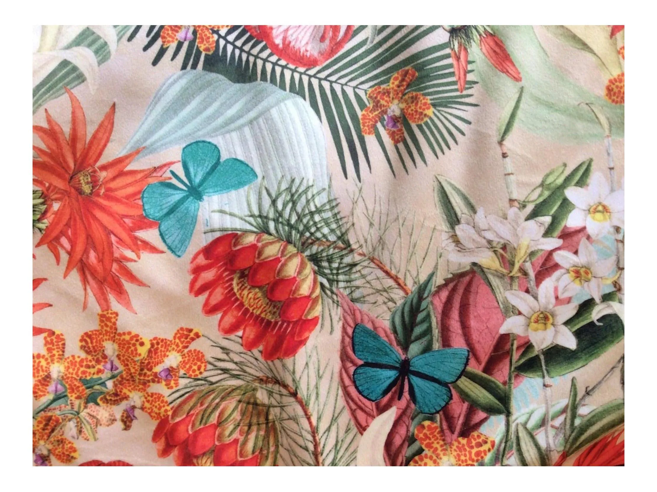 VICTORIAN FLORAL  Pattern Upholstery / Furnishing  velvet - 140  cms - 330 gsm flowery
