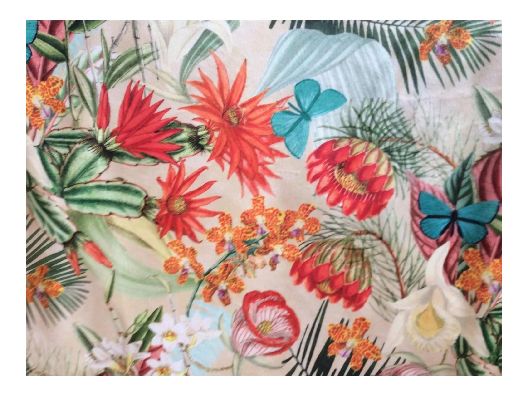 VICTORIAN FLORAL  Pattern Upholstery / Furnishing  velvet - 140  cms - 330 gsm flowery